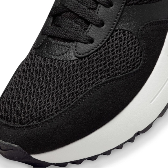 Nike Air Max Black and White Sneakers DM9537-001 Size Mens 9.5 NEW - Picture 5 of 15